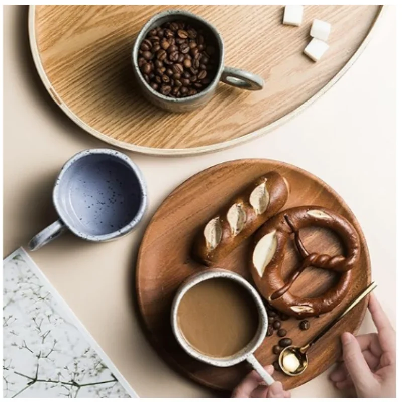 Tasse en céramique faite à la main avec poignée en anneau