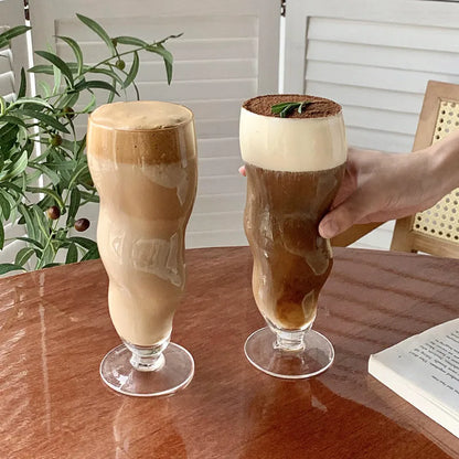 Tasse à café en verre transparent de forme irrégulière