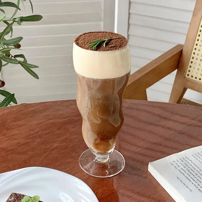 Tasse à café en verre transparent de forme irrégulière