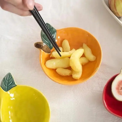 Assiette en céramique en forme de fruit