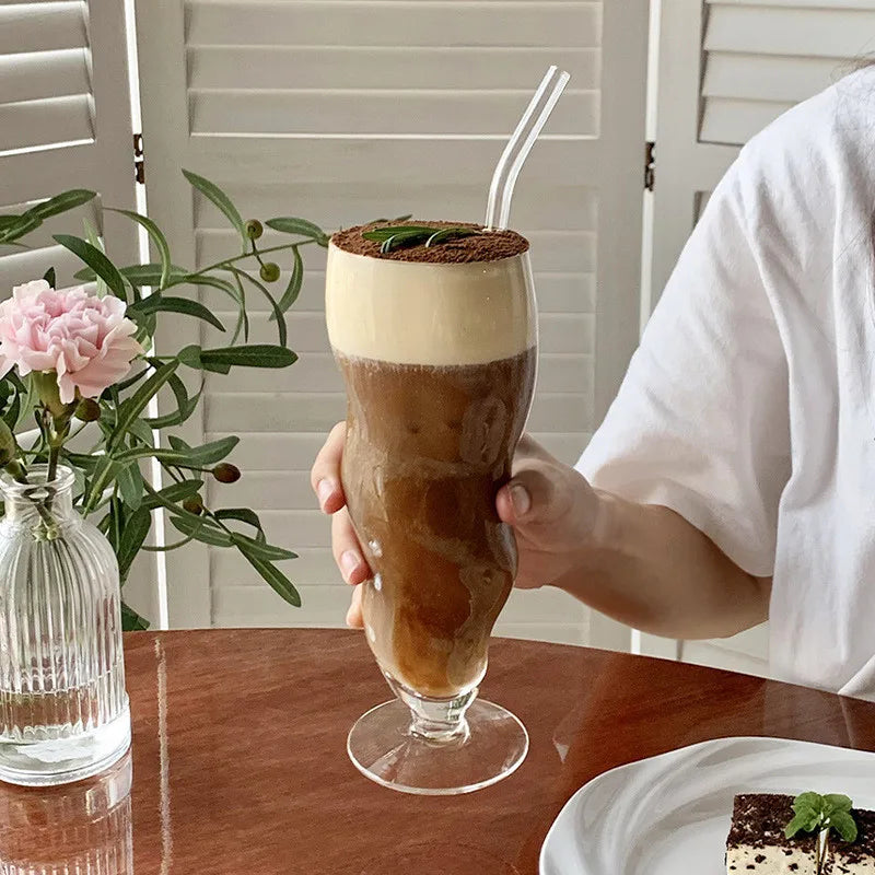 Tasse à café en verre transparent de forme irrégulière